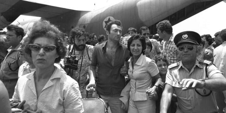 מבצע אנטבה. צילום: משה מילנר, לע ומה אם יוני נתניהו לא היה נהרג באנטבה?