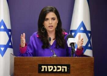 בנט: האופוזיציה פוגעת במדינה בשביל רבע נקודה פוליטית