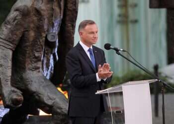 "אישרה חוק אנטישמי": ישראל הודיעה על החזרת השגריר בפולין