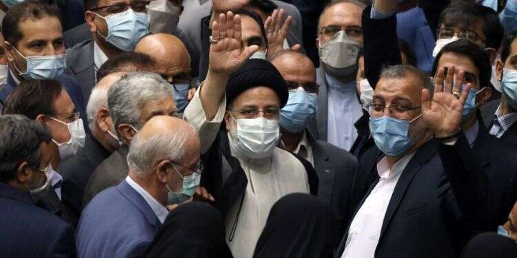 נשיא איראן הושבע: "האסטרטגיה שלנו לא כוללת נשק גרעיני"