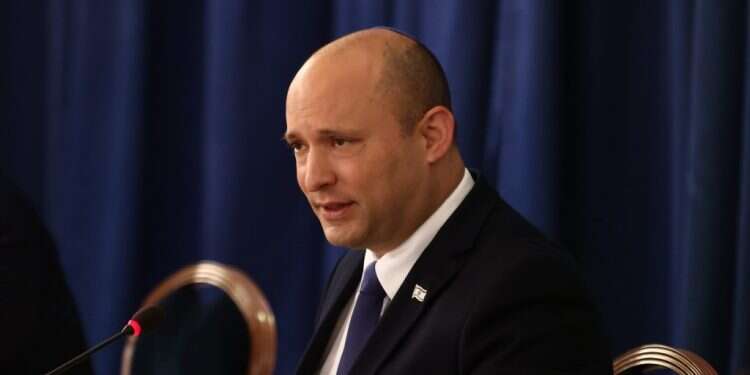 ראש הממשלה נפתלי בנט. צילום: EPA נפתלי בנט במפקדת אלון: "צה"ל ניצב בראש המערכה מול הדלתא"