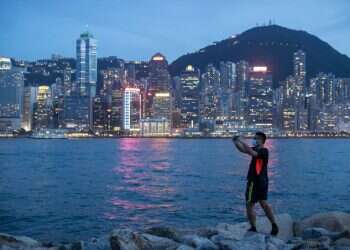 הונג-קונג. צילום: EPA בעקבות הדיכוי הסיני והמגפה: עשרות אלפים עזבו את הונג-קונג בשנה האחרונה