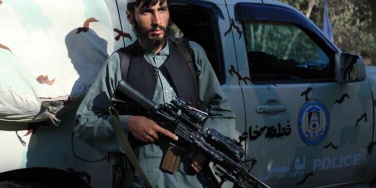 הארמון נכבש: נשיא אפגניסטן אשרף גאני נמלט מהמדינה