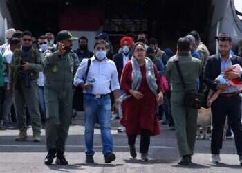 בחצות הלילה ובליווי האויב, ההודים נמלטו מאפגניסטן