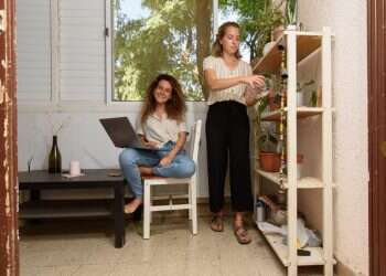 לבקשת יו"ר הכנסת מיקי לוי שפי פז לא תורשה להיכנס למשכן