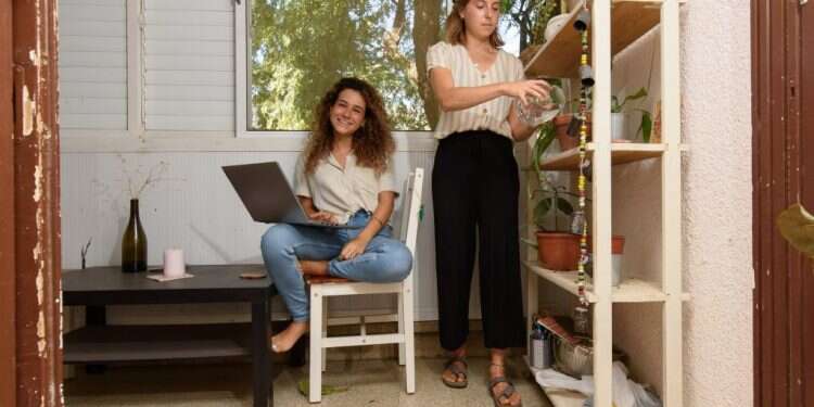 התזונאיות. צילום: אייל מרגולין ג'יני לבקשת יו"ר הכנסת מיקי לוי שפי פז לא תורשה להיכנס למשכן