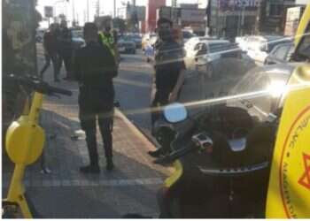 פצוע קשה מדקירה בתחנת אוטובוס בפתח תקווה