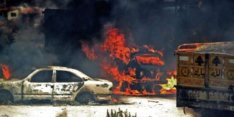 זירת פיצוץ המכלית בלבנון. צילום: AFP המשבר בלבנון: מהחמורים בעולם מאז 1850