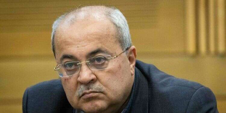 אחמד טיבי. צילום: יונתן זינדל, פלאש 90 האיום האמיתי על הממשלה: מלחמה בין רע"מ לרשימה המשותפת