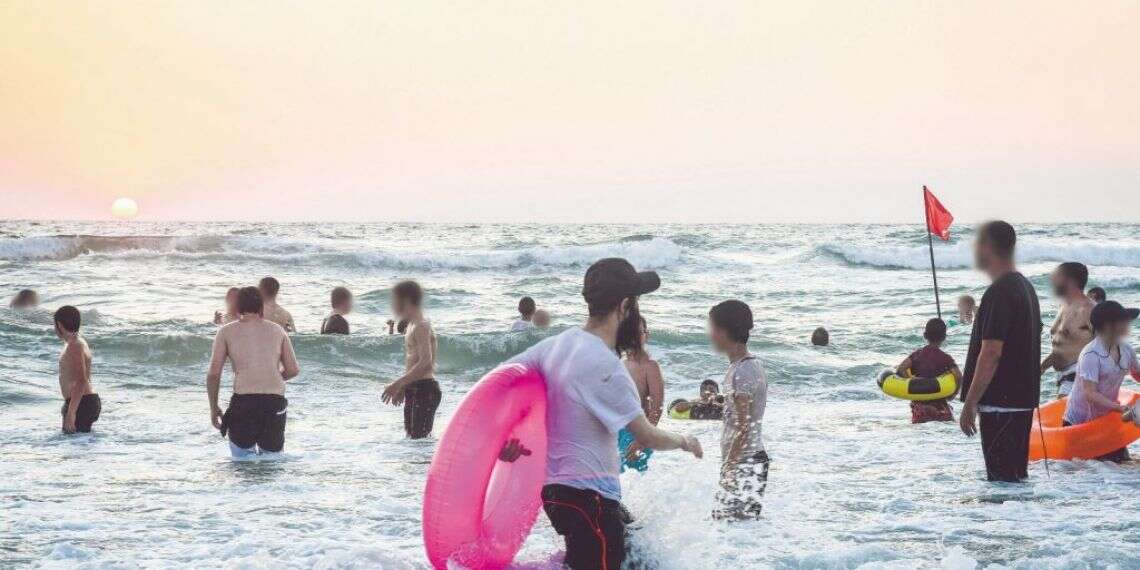 החוף הנפרד בראשון־לציון, בסוף יולי האחרון. צילום: יוסי זליגר, פלאש 90