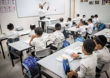 מגפת השרלטנות: ממשלת היח"צ של בנט עולה לנו בבריאות