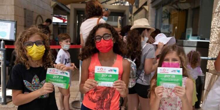 מומחים מזהירים מהסתמכות על "חסינות עדר"