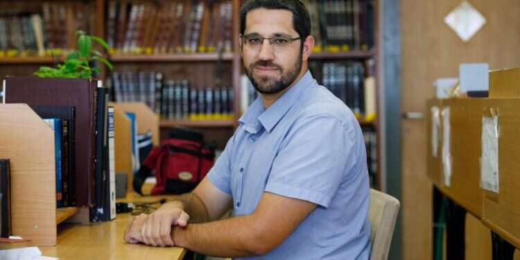 הרב שמעון ישראלי. צילום: לירון מולדובן לבקשת יו"ר הכנסת מיקי לוי שפי פז לא תורשה להיכנס למשכן