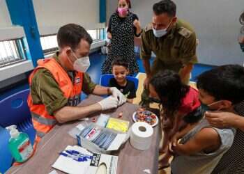 לקראת 1 בספטמבר: זינוק במספר החולים במגזר החרדי, וכישלון במבצע הסרולוגי