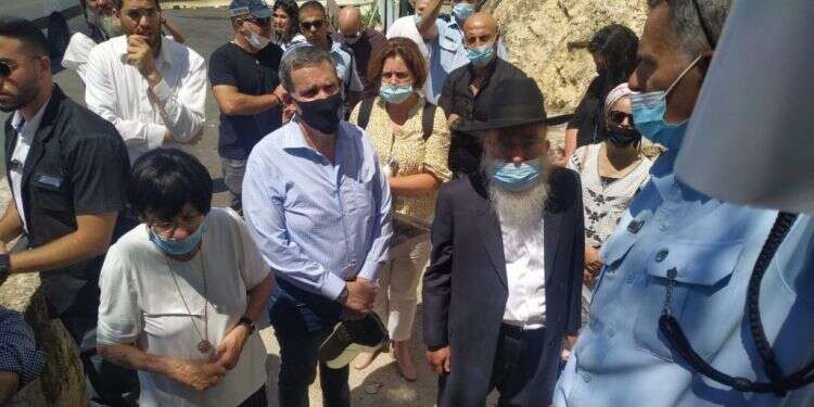 ועדת נאור בסיור באתר רשב עדים ראשונים זומנו לוועדת החקירה לאסון מירון