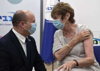 מחוסנת: מירנה בנט, אמו של ראש הממשלה, קיבלה את המנה השלישית