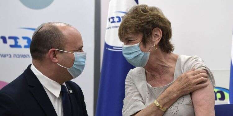 מחוסנת: מירנה בנט, אמו של ראש הממשלה, קיבלה את המנה השלישית