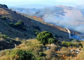 24 שעות של בערה: כוחות כיבוי עוד נאבקים בלהבות בצפון