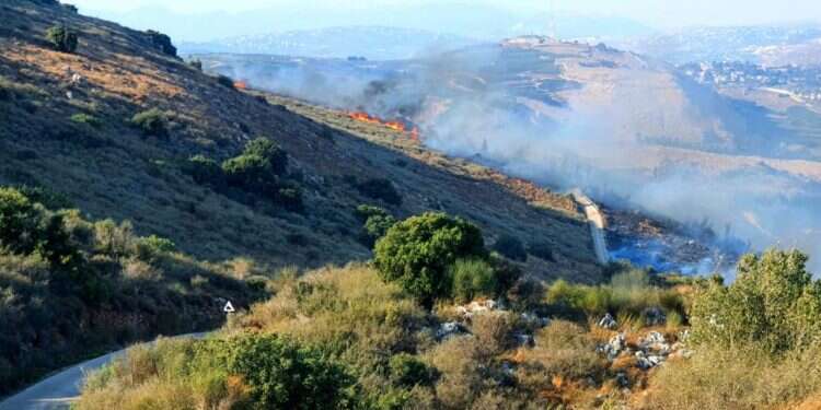 24 שעות של בערה: כוחות כיבוי עוד נאבקים בלהבות בצפון