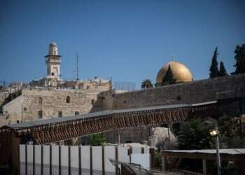 בנט הורה לעצור הליכים לבניית גשר הקבע במעלה המוגרבים