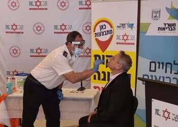 תשובה ב-15 דקות: השר ניצן הורוביץ ניסה את הבדיקה המהירה לזיהוי קורונה