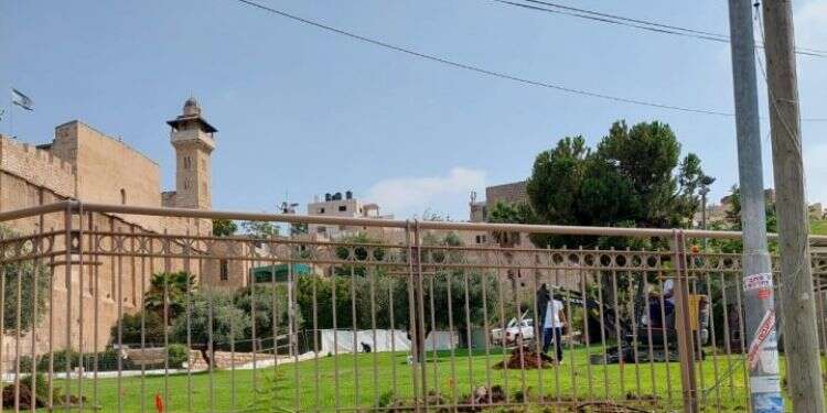 עבודות ההנגשה במערת המכפלה. צילום: בצלמו לאחר שש שנות מאבק החלו עבודות ההנגשה במערת המכפלה