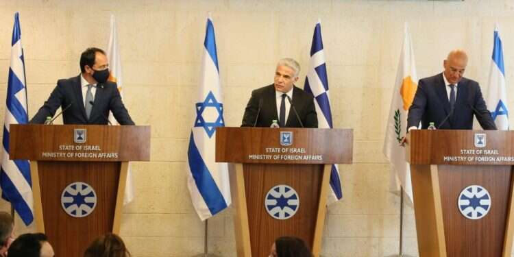 שרי החוץ של של ישראל יוון וטורקיה. צילום:מירי שמעונוביץ פגישה משולשת: שרי החוץ של יוון וקפריסים חוששים מטורקיה