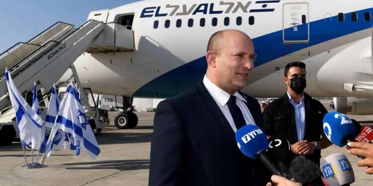 נפתלי בנט בדרכו לוושינגטון. צילום: אבי אוחיון, לע "אנחנו נטפל בהרבה חזיתות, בראשן החזית האיראנית"