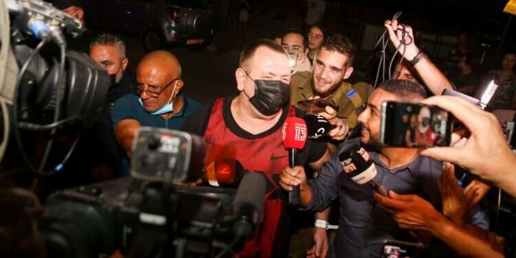 רומן זדורוב שוחרר: "יש רק אמת אחת, הכול יהיה בסדר"