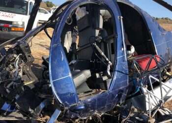 המסוק שהתרסקס, היום. צילום: דוברות המשטרה מסוק אזרחי התרסק סמוך ליישוב רגבים