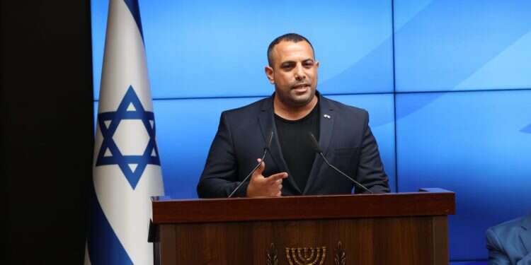 אביר קארה. צילום: עמית שאבי בכייה לדורות או "אחד התקציבים הסביבתיים ביותר"?