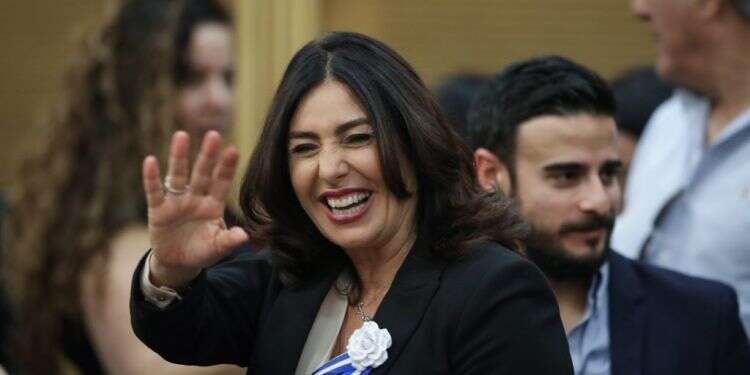 הסיבוני שמאחורי הקלעים אינו סיבה לבחור בה. ח