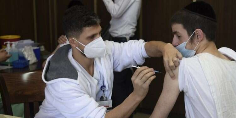 לא מחכים לממשלה: בבני־ברק הכריזו על מבצע בזק לחיסון צעירים