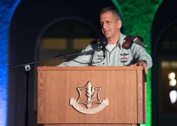 תותחים במקום גרביים: אביב כוכבי הוא לא רפול