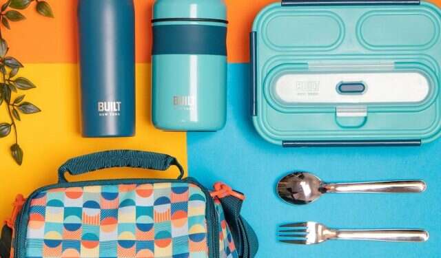 תיק ממוחזר מבקבוקים ומחקים של Friends: כך תחזרו לביה"ס בסטייל