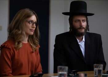 מיכאל אלוני מגלם גבר בן 60 ונהנה מכל רגע