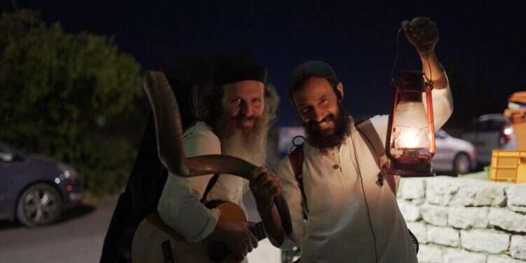 סיור סליחות לאור עששיות. צילום: מרכז תיירות אסנט צפת סליחות וכוכבים: כי גם למבוגרים מגיע ליהנות