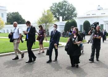 בנט נערך לדבר על איראן, ואז נשמעו הפיצוצים מקאבול  