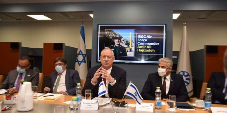 בני גנץ ויאיר לפיד בתדרוך שגרירים במשרד החוץ. צילום: משרד החוץ הבכיר האירני שעומד מאחורי המתקפה על המיכלית בעומאן: סעיד אראג'אני