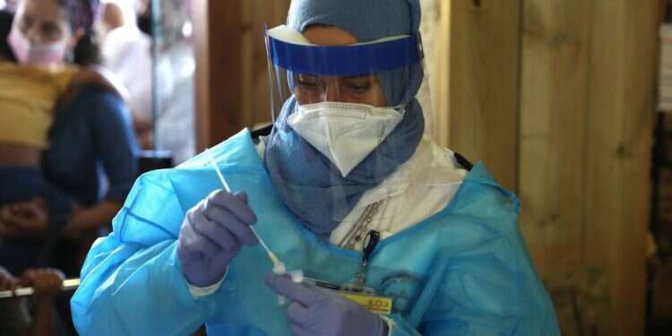 בדיקות קורונה מהירות. צילום: EPA משבר הקורונה: ניצחון הליברליזם החד־ממדי