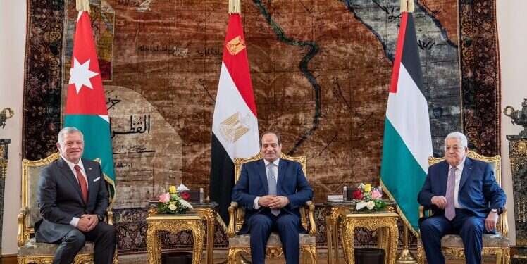 נשיא מצרים א־סיסי מלך ירדן עבדאללה, וראש הרש המרוץ לרמאללה: הביקור של גנץ עלול לפרוץ את הסכר