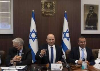 בנט בישיבת הממשלה: "הדפנו את הלחצים ומנענו סגר"