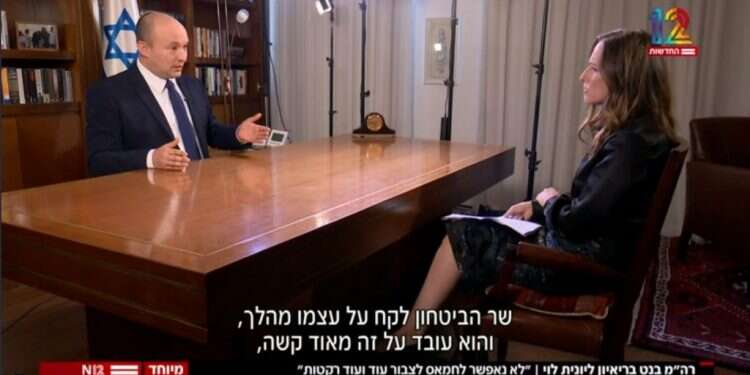 ניסה לשמור על הכבוד המצרי. בנט בריאיון לחדשות 12, השבוע. צילום מסך חדשות 12 שארם א־שייח בלי שלום