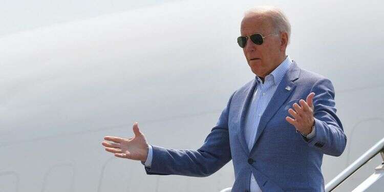 ביידן שוב ממשיך את מדיניותו של טראמפ, והמבקרים דוממים