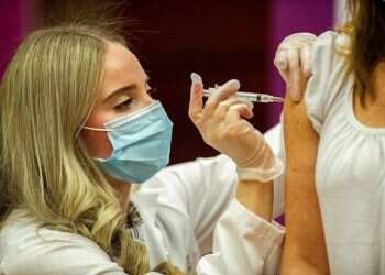 שו"ת חיסון שלישי: כיצד החלטת ה-FDA משפיעה עלינו?