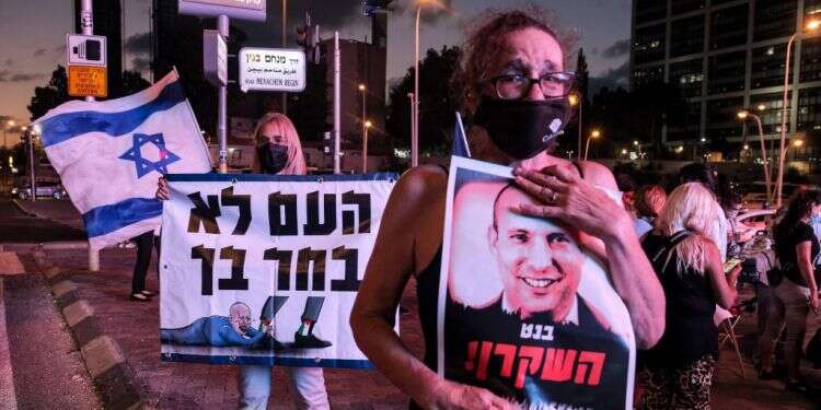 הפגנת תומכי ליכוד נגד הממשלה, השבוע. צילום: AFP מַחֲנֵה הַקָּמִין