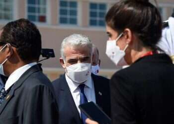 לפיד בבחריין: "המאבק הגלובלי הוא בין מתונים לקיצוניים"