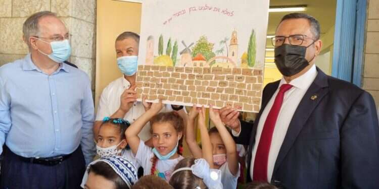 מוסדות חדשים והתאמה ללמידה בחוץ: ירושלים פתחה את שנת הלימודים