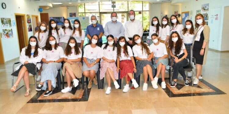 בנות שירות בבית חולים. צילום: שלומי אמסלם בנות השירות פתחו את השנה: "בכוחכן להפוך כל רגע קשה לקל יותר"