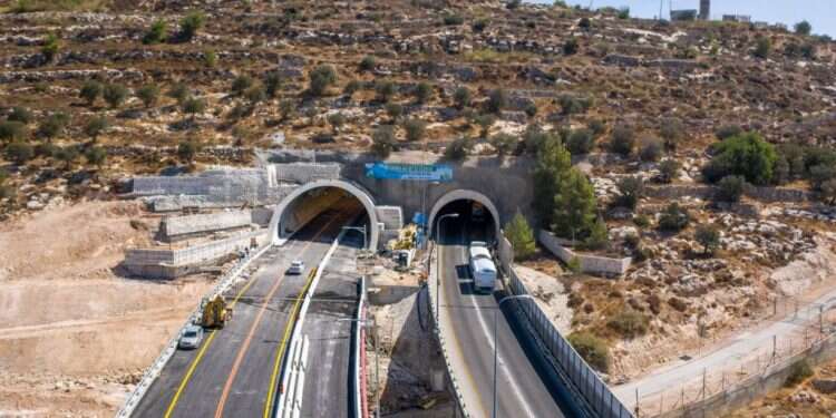 כביש המנהרות. צילום: שיכון ובינוי SkyVideo סוף לפקקים מגוש עציון לירושלים? כביש המנהרות נפתח לתנועה
